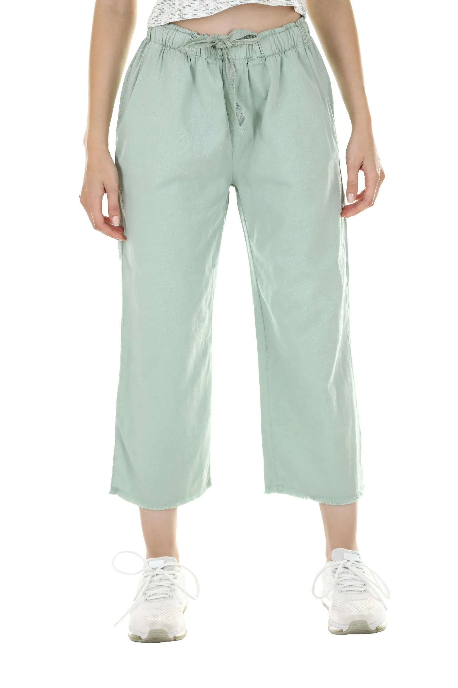 Pantaloni largi, mentă